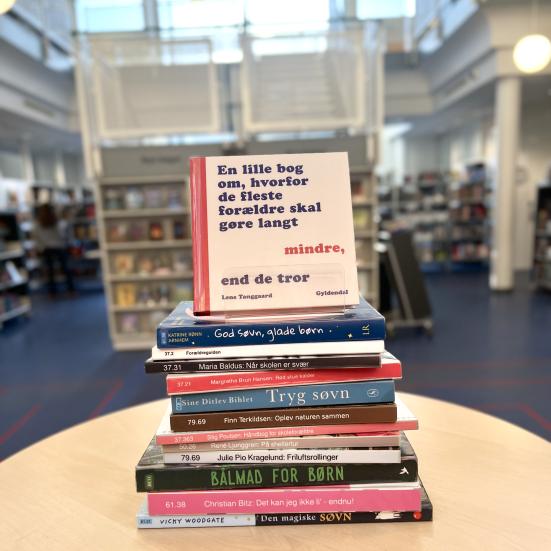 En stabel bøger for forældre om deres børn