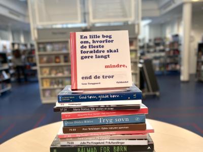 En stabel bøger for forældre om deres børn